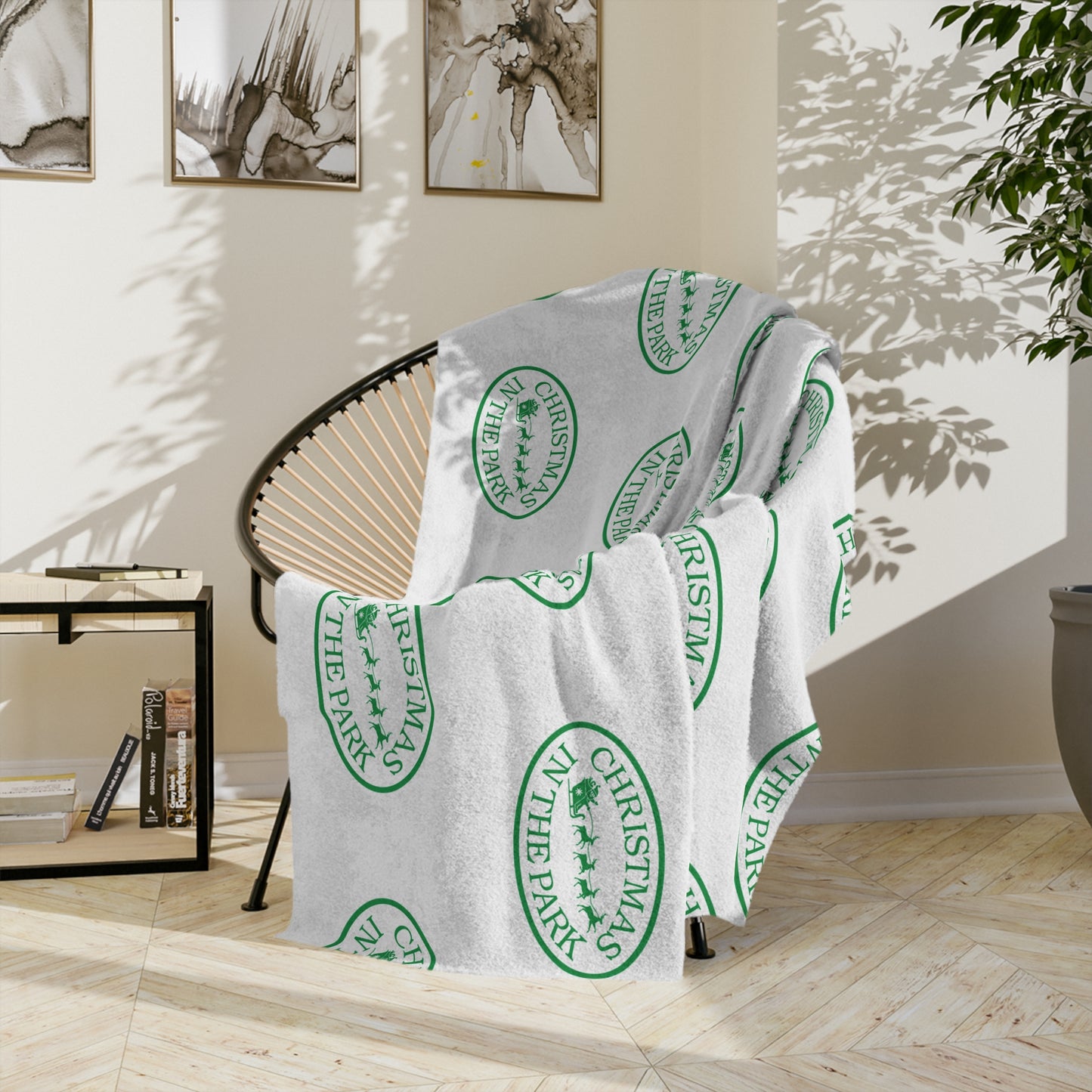 Chic Velveteen Blanket for Cozy Vibes, Soft Microfiber Throw, Ideal for Home Decor, Green Patterned Gift, Perfect for Birthdays